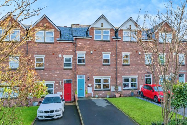 3 bedroom mews property for sale
