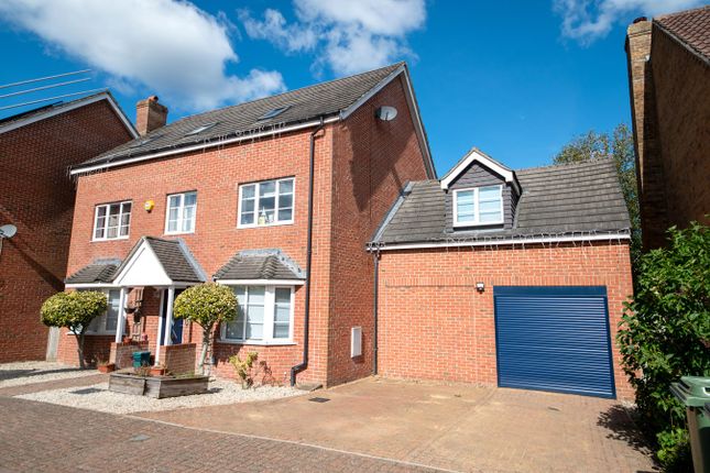 6 bedroom detached house for sale