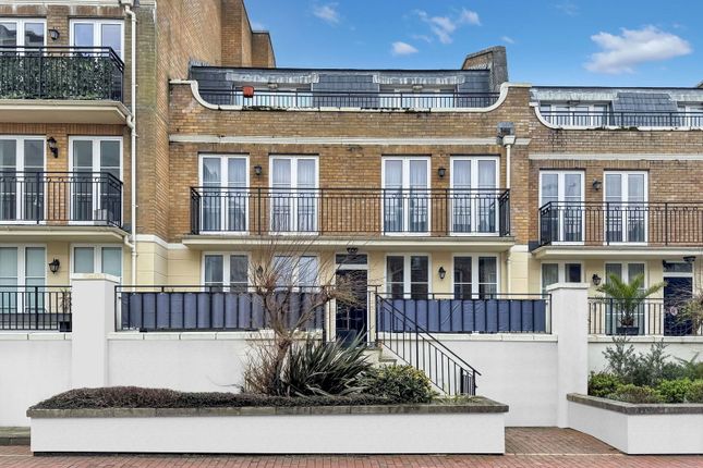 Warnes, Steyne Gardens, Worthing BN11... 2 bed flat for sale