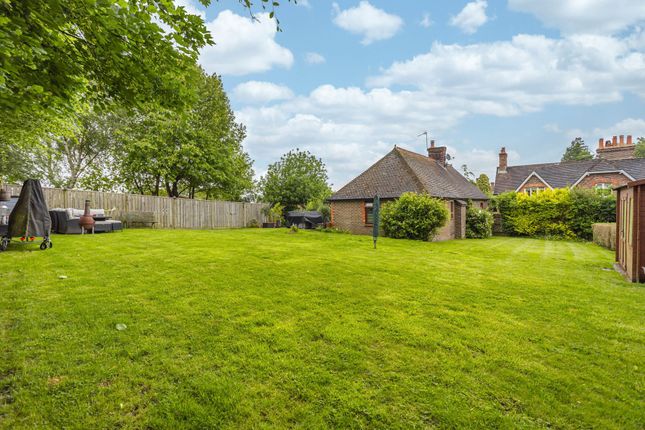 East Street, Crawley RH10 2 bed bungalow for sale