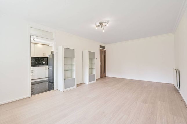Wheatley Close, Hendon, London, NW4 2 bed flat for sale