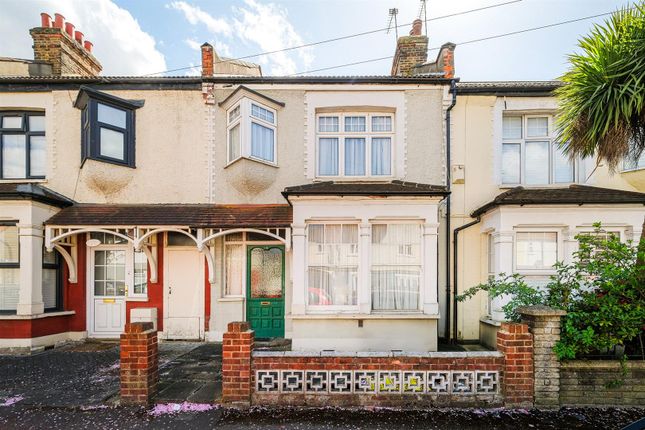 Mount Avenue, Chingford 3 bed terraced house for sale