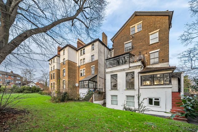 Ellesmere Court, London, SE20 8TY 3 bed flat for sale