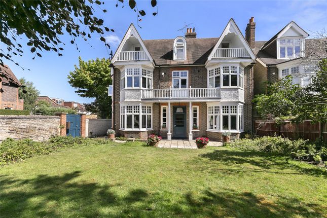 6 bedroom detached house for sale