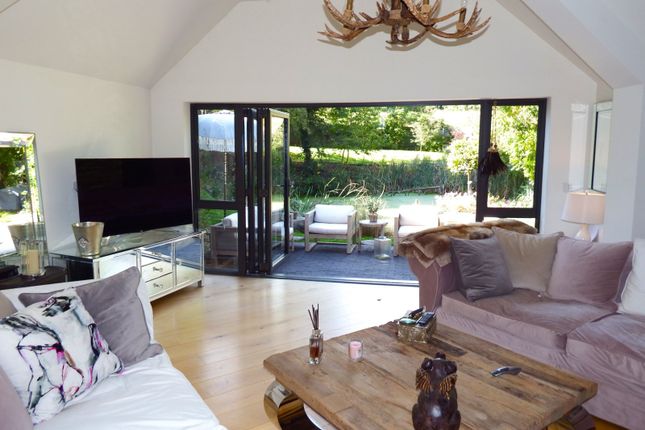 Dunwich Farm, Stevenage... 3 bed semi