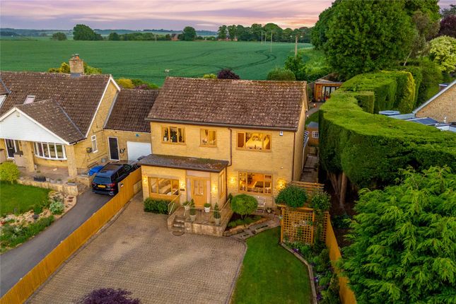 Overthorpe, Oxfordshire OX17 4 bed detached house for sale