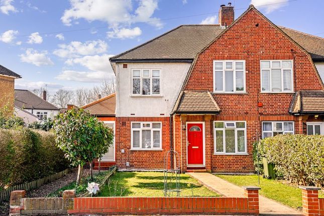 Speer Road, Thames Ditton. KT7 3 bed apartment for sale