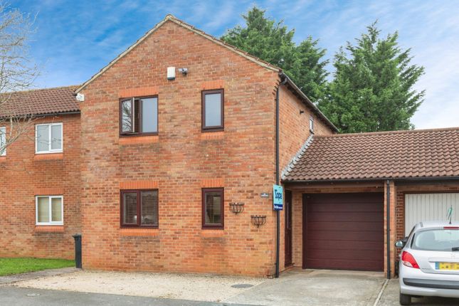 3 bedroom link detached house for sale