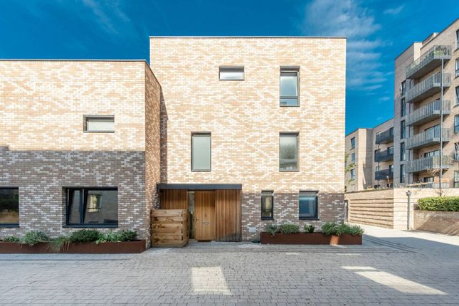 Oriental Square, Colindale, London, NW9 4 bed semi
