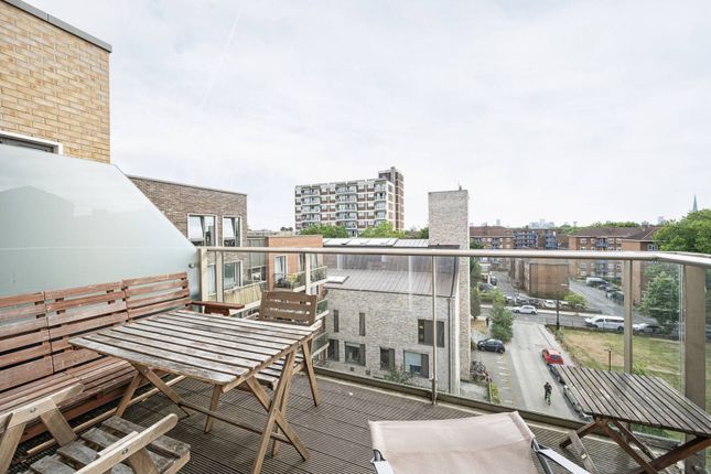 Frampton Park Road, Hackney, London, E9 2 bed flat for sale