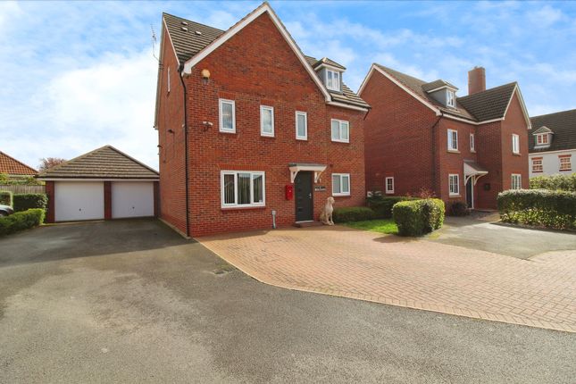 5 bed detached house