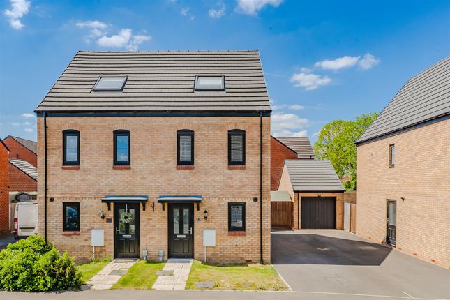3 bedroom semi-detached house for sale