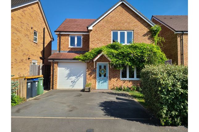 4 bed detached house
