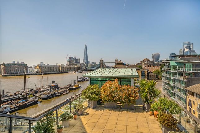 Wapping High Street, London E1W 3 bed flat for sale