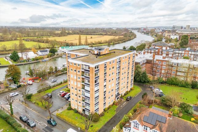 Anglers Reach, Surbiton KT6 2 bed flat for sale