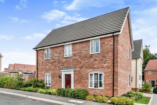 4 bedroom link detached house for sale