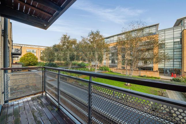 5 Ferry Lane, Brentford 1 bed flat for sale
