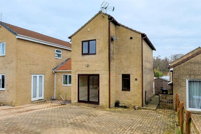 2 bed link detached house