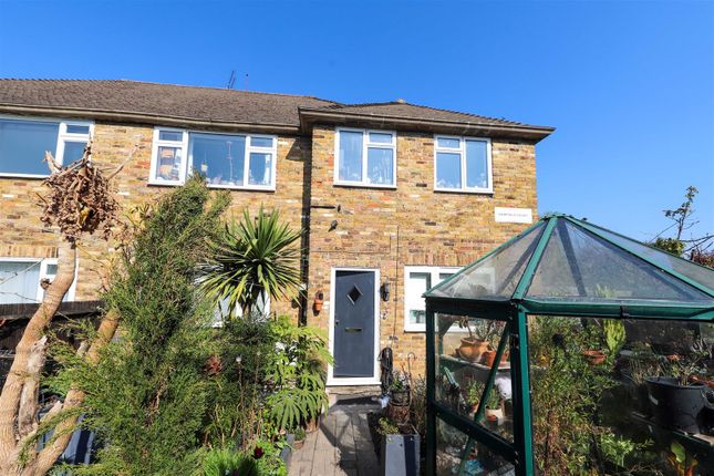 2 bedroom maisonette for sale