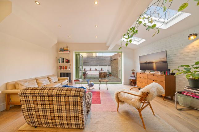 Pember Road, Kensal Rise, London NW10 2 bed apartment for sale