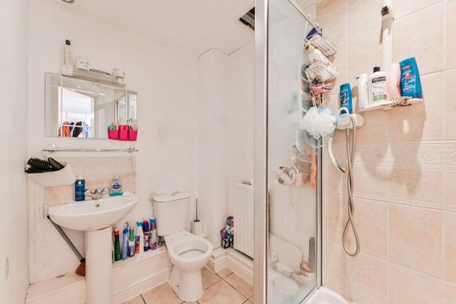 Winkfield Road, Wood Green, London, N22 2 bed flat for sale