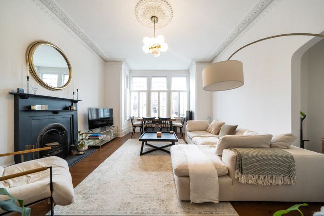 Gleneldon Road, Streatham, London, SW16 2 bed flat for sale