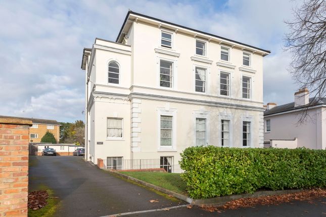 Oakhurst Court, Parabola Road... 2 bed flat for sale