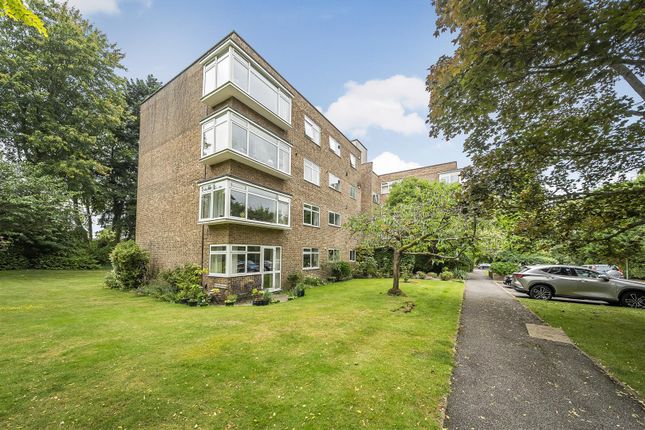 Buckingham Close, Guildford 2 bed flat for sale