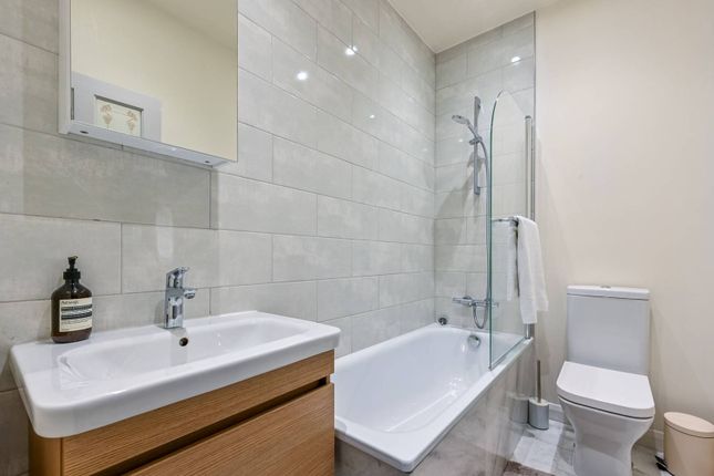 St. Augustines Road, Camden, London, NW1 2 bed flat for sale