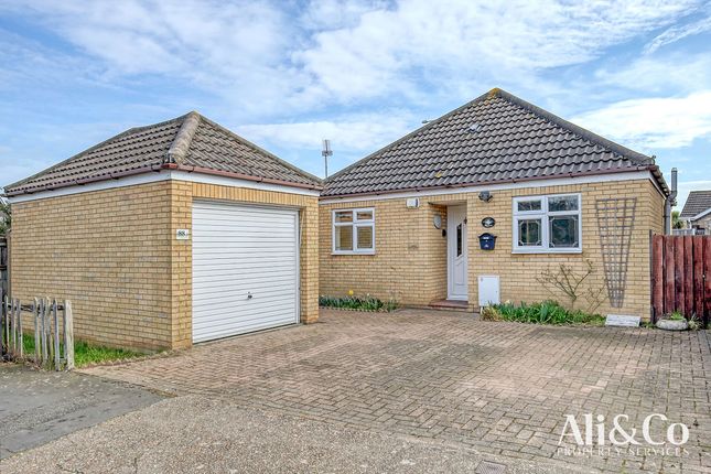 Hogg Lane, Grays 2 bed bungalow for sale