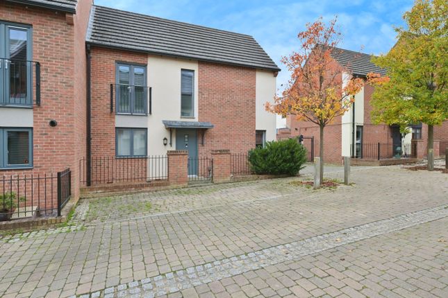 3 bed end terrace house