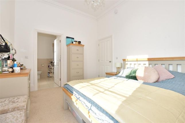 Whitecroft Park, Newport, Isle of Wight 2 bed apartment for sale