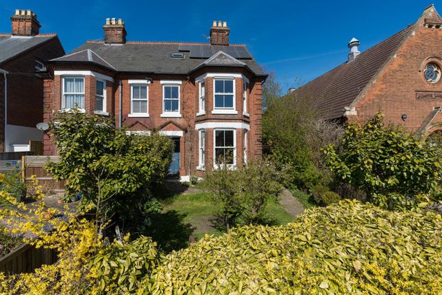6 bed semi-detached house