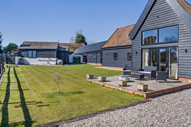 5 bed detached house