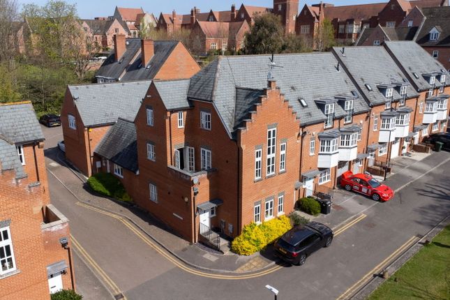 Greensleeves Drive, Brentwood CM14 3 bed townhouse for sale