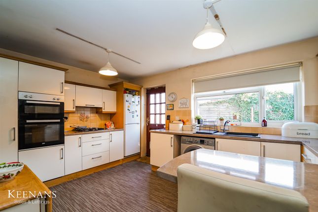 2 bedroom semi-detached bungalow for sale