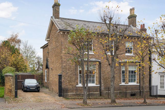 6 bed link detached house