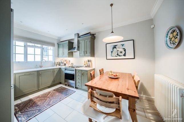 2 bedroom mews property for sale