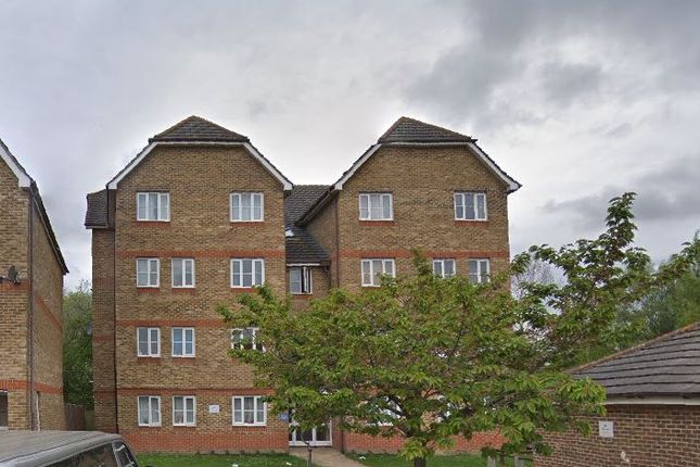 Woburn Close, London SE28 2 bed flat for sale