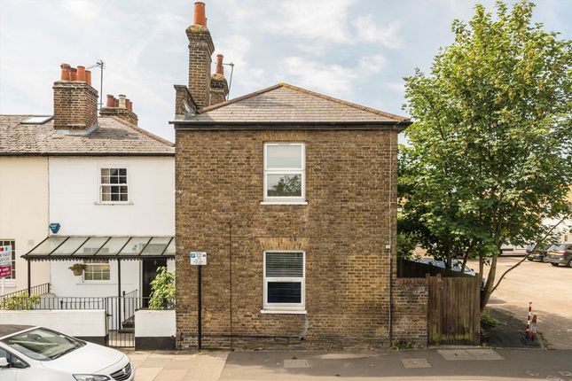 St. Johns Road, Isleworth TW7 2 bed flat for sale
