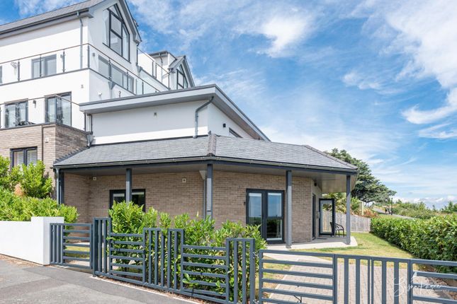 No 14 Bayhouse Apartments, Shanklin... 3 bed apartment for sale