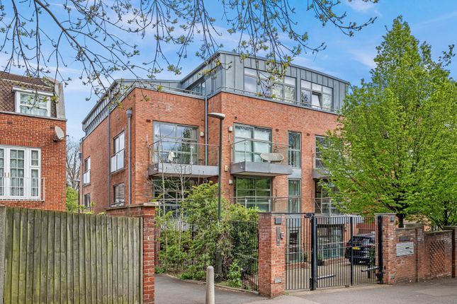 Wimbledon Hill Road, London SW19 2 bed apartment for sale