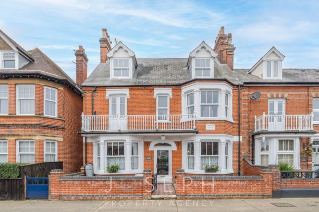 Queens Road, Felixstowe, IP11 6 bed end of terrace house for sale