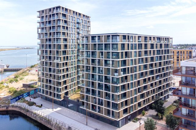 Gillingham Gate Road, Chatham, Kent, ME4 2 bed flat for sale