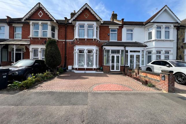 Oakwood Gardens, Seven Kings, Ilford 4 bed house for sale