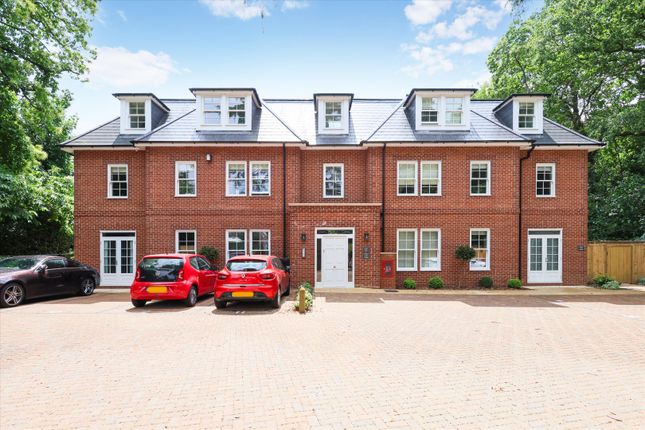 St. Georges Avenue, Weybridge... 1 bed flat for sale