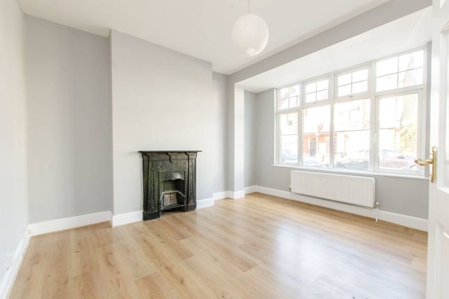 Bavent Road, Camberwell, London, SE5 2 bed flat for sale
