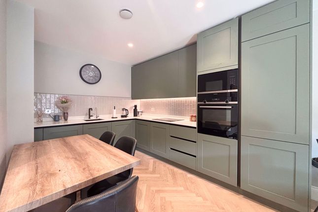 Royal Engineers Way, London, NW7 2 bed flat for sale