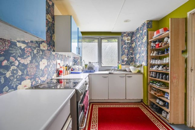 London E3 2 bed flat for sale