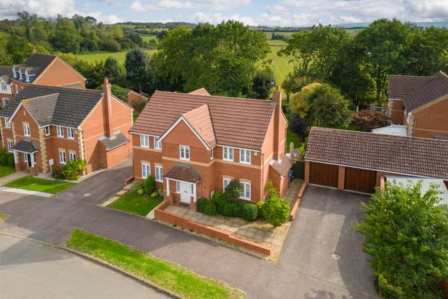 5 bed detached house